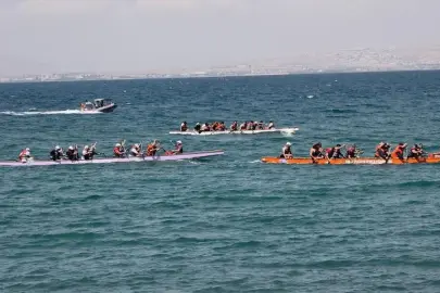 Van'da düzenlenen 12. Su Sporları Festivali sona erdi