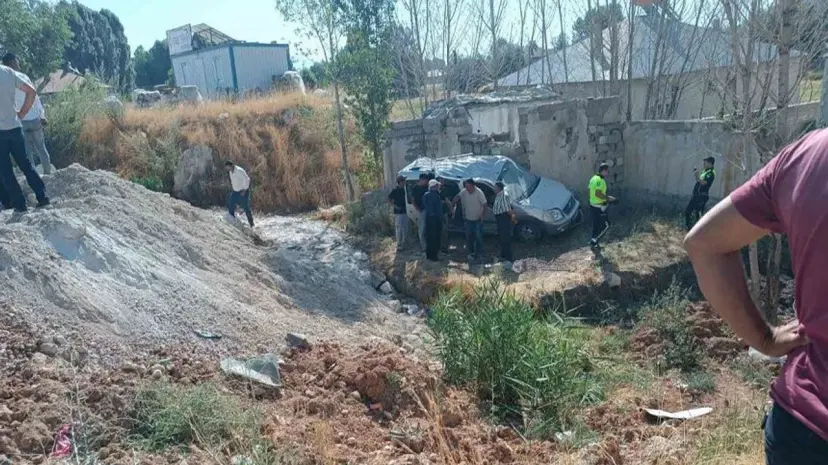 Van'da hafif ticari kamyonet takla attı: 4 yaralı