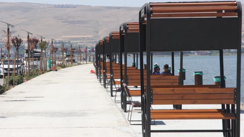 VAN’DA ŞEHRİN YÜZÜ SAHİLE DÖNDÜ