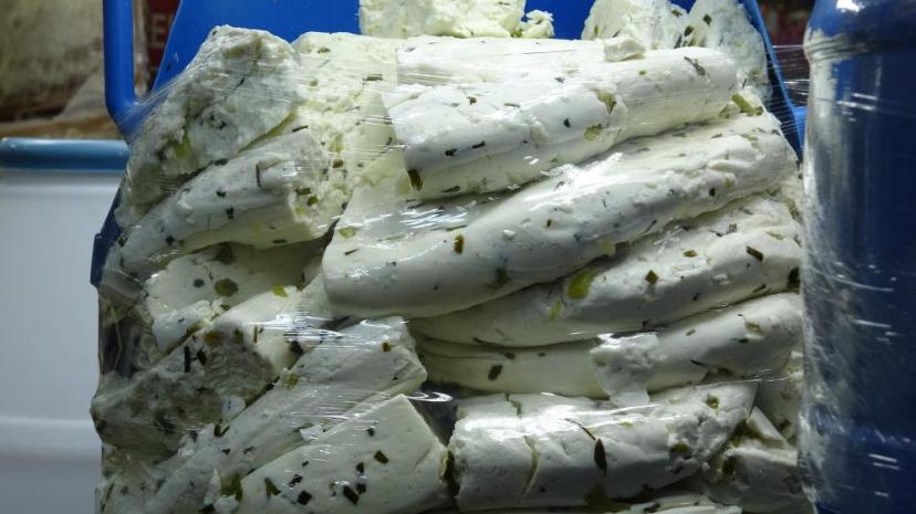 Yaz tatilinden dönenlerin tercihi Van otlu peyniri oldu