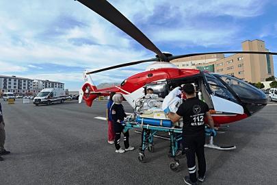 Bitlis'te kalp rahatsızlığı olan 1 günlük bebek helikopter ambulansla Van'a sevk edildi