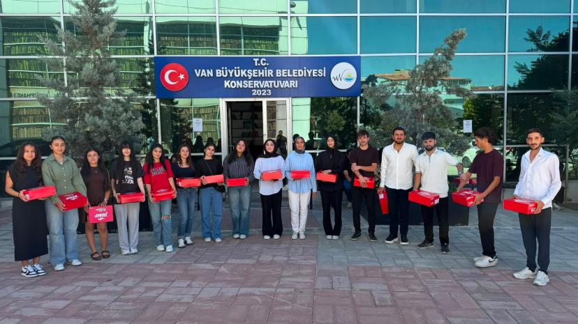 BÜYÜKŞEHİR BELEDİYESİ KONSERVATUVARINDAN 21 ÖĞRENCİ ÜNİVERSİTELERİN SANAT BÖLÜMLERİNE YERLEŞTİ