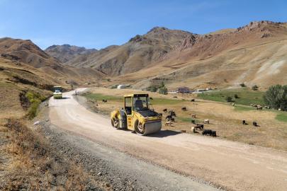 BÜYÜKŞEHİR’DEN ÇATAK’IN ŞIRNAK SINIRINDAKİ MAHALLELERİNDE ZORLU MESAİ