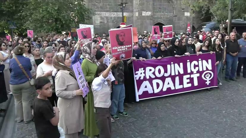 Diyarbakır'da Rojin Kabaiş için düzenlenen yürüyüşte ölümünün aydınlatılması istendi