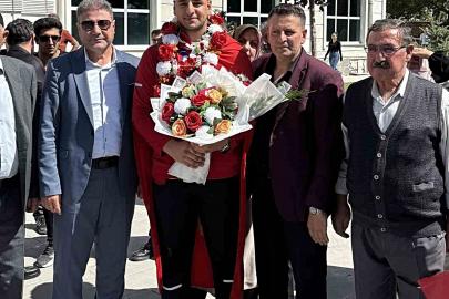 Dünya şampiyonu Furkan Bilici, Van'da davul zurna ile karşılandı