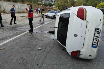 Edremit'te iki otomobil çarpıştı, 4 kişi yaralandı