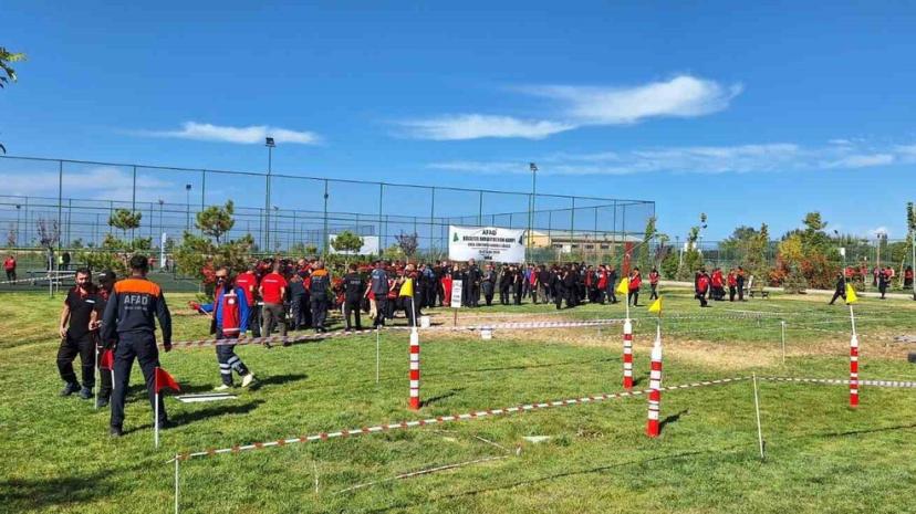 ELBAK, Van'daki AFAD akreditasyon kampına katıldı, 23 ilden 53 ekip yer aldı