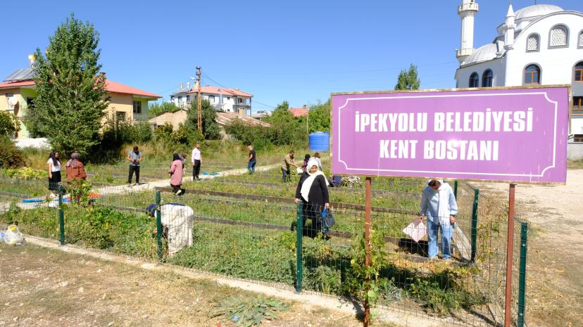 Eşbaşkan Uzunay Kadın Komün Bostanı’nda Kadınlarla Buluştu