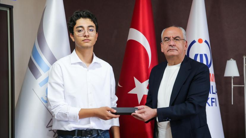 İŞGEM yöneticisi, TUA Astro finalinde ilk 10'a giren Vanlı öğrencileri ödüllendirdi
