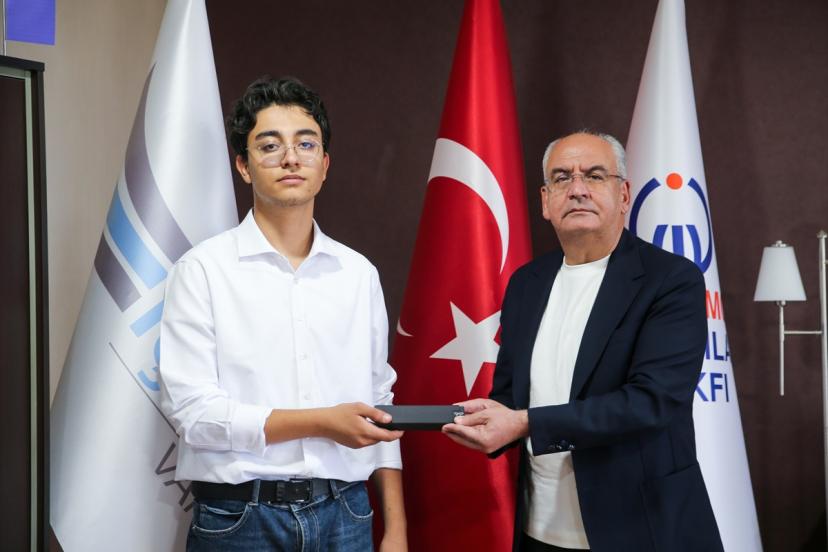 İŞGEM yöneticisi, TUA Astro finalinde ilk 10'a giren Vanlı öğrencileri ödüllendirdi