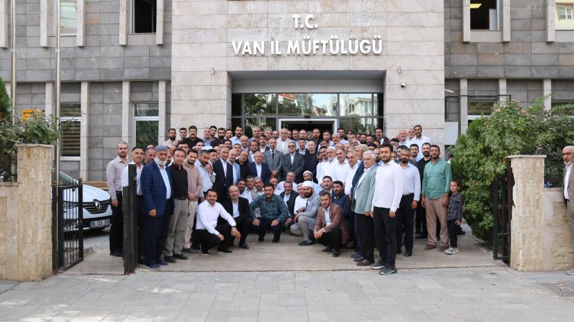 Müftü Şık Vanlılarla vedalaştı