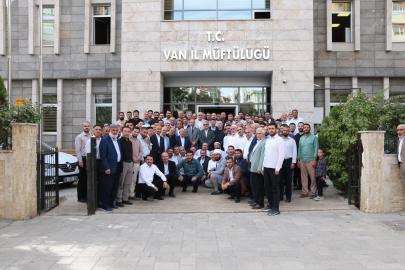Müftü Şık Vanlılarla vedalaştı
