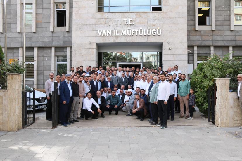 Müftü Şık Vanlılarla vedalaştı