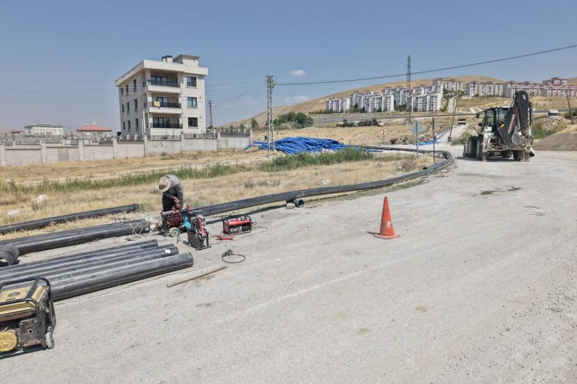 SÜPHAN MAHALLESİ’NDE 10 KİLOMETRELİK İÇME SUYU HATTI DÖŞENDİ