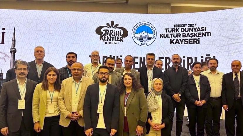 Tuşba Belediye Eşbaşkanları Tarihi Kentler Birliği Toplantısı’na katıldı