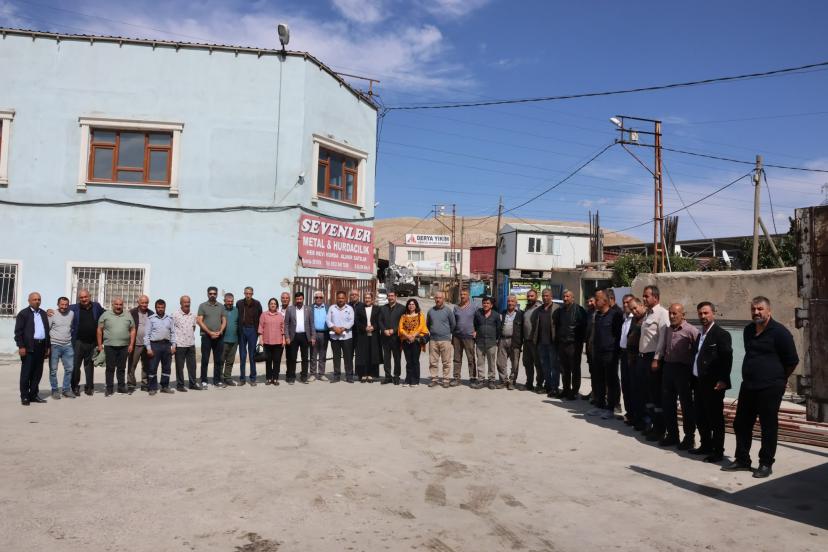 Tuşba’da esnaf buluşması: Hurdacılar ve galericiler taleplerini dile getirdi