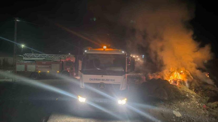 Van Çaldıran'da ot yangınında 2 bin bağ ot küle döndü