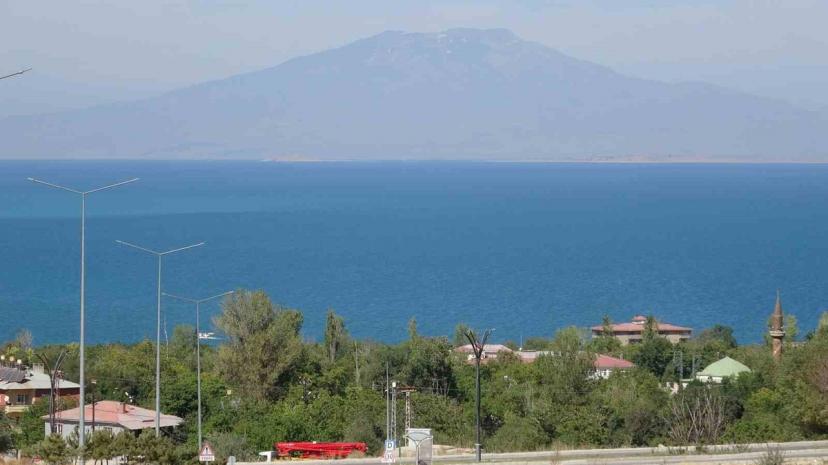 Van Emlakçılar ve Bilirkişiler Derneği Başkanı Özdek, Van Gölü için yatay mimari istedi