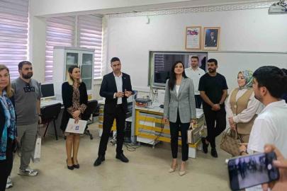 Van Gürpınar'da öğrenciler VR ve elektronik deney setleriyle bilimle buluştu