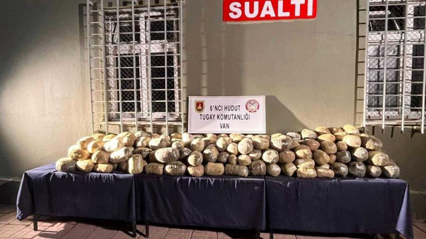 Van hudut hattında düzenlenen aramada 412 kilo 741 gram uyuşturucu ele geçirildi