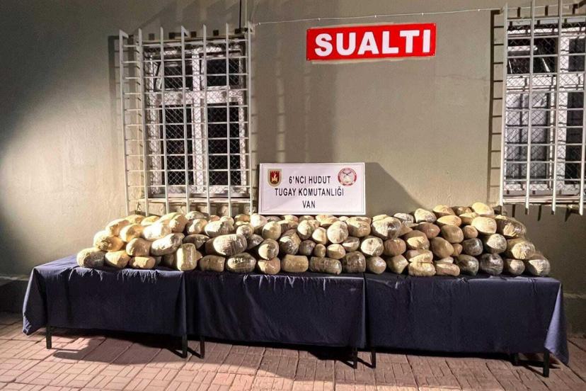 Van hudut hattında düzenlenen aramada 412 kilo 741 gram uyuşturucu ele geçirildi