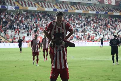 Van Spor Antalyaspor'a 3-0 yenildi