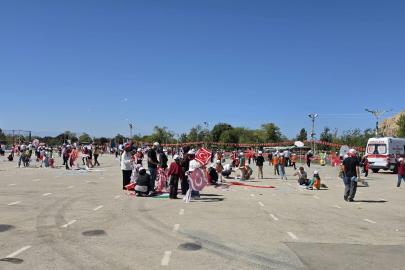 Van'da Gazzeli çocuklar için uçurtmalar gökyüzüne bırakıldı