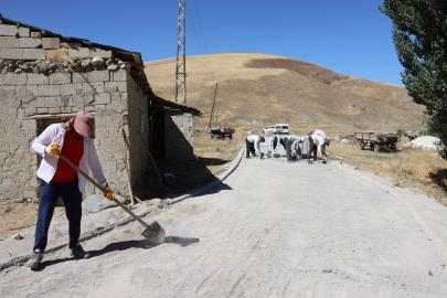 Van'da kilitli parke taşı çalışmaları başladı