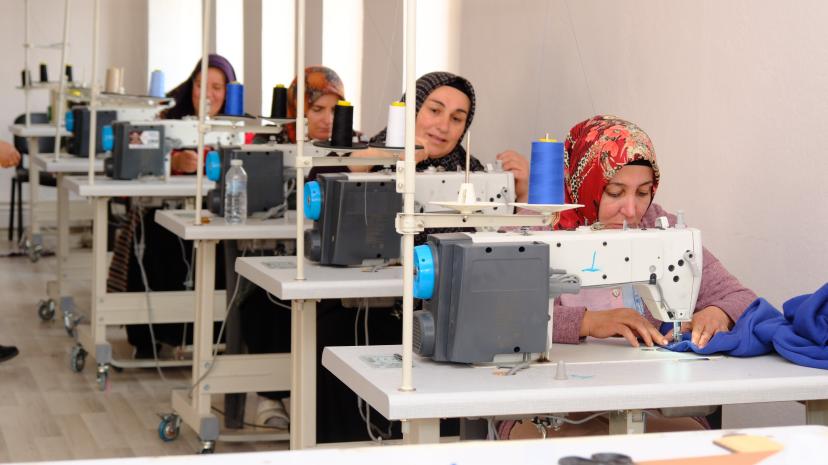 3 Merkezde Yüzlerce Kadın Meslek Ediniyor