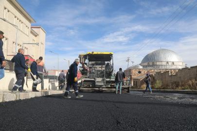 BAŞKALE BELEDİYESİ’NDEN 5 MAHALLEDE 10 KİLOMETRELİK ASFALT ÇALIŞMASI