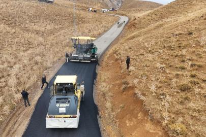 Başkale’de 10 Kilometrelik Asfalt Çalışmaları Tüm Hızıyla Sürüyor