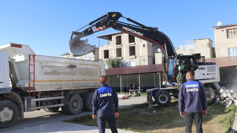 Edremit’te Kaçak Yapılaşmayla Mücadele Kararlılıkla Sürüyor
