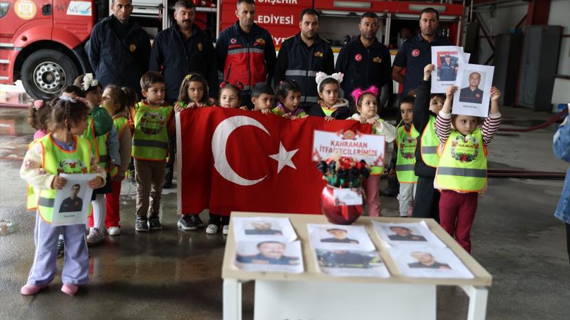 Erciş'te ana sınıfı öğrencilerine yönelik etkinlikte şehit itfaiyeciler anıldı