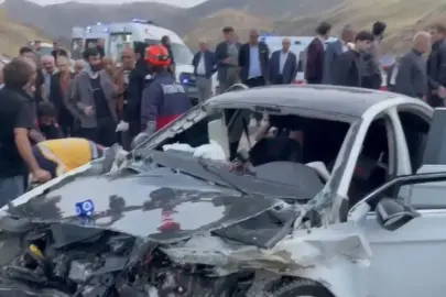 Hakkari Yüksekova'da iki trafik kazası yaşandı, toplam 10 kişi yaralandı
