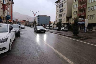 Hakkari'de sağanak ve sis etkili, Hakkari-Van ve Çukurca yollarında kaya riski var