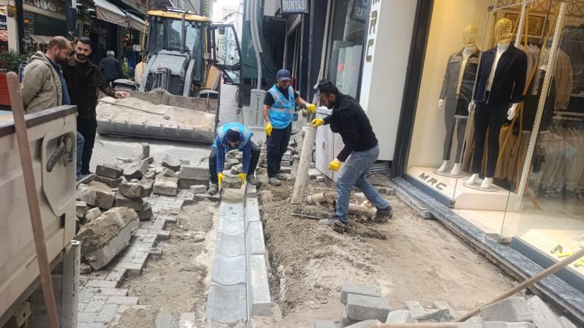 İpekyolu Belediyesi yol yapım çalışmalarını sürdürüyor