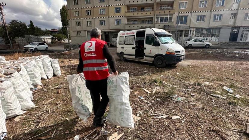 Kızılay'dan yaşlılara kış desteği