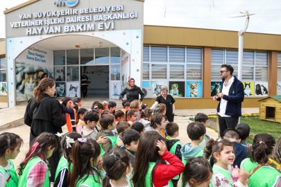 MİNİK ÖĞRENCİLER PATİLİ DOSTLARIYLA BULUŞTU