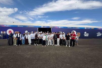 Van Anadolu İmam Hatip Lisesi öğrencileri TEKNOFEST'te Bayraktar'dan bilgi aldı