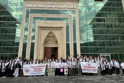 Van Anadolu İmam Hatip Lisesinden TEKNOFEST'e 100 kişilik katılım