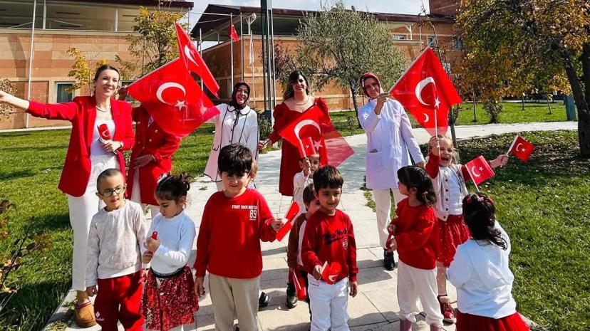 VAN BÜYÜKŞEHİR BELEDİYESİ KREŞİNDE 29 EKİM COŞKUSU