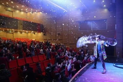 VAN BÜYÜKŞEHİR BELEDİYESİNDEN ÇOCUKLARA BALONCUK ŞÖLENİ