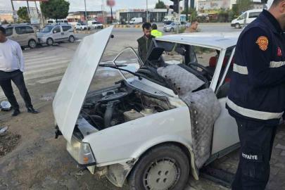 Van Edremit'te iki otomobil çarpıştı, 6 kişi yaralanarak hastaneye kaldırıldı