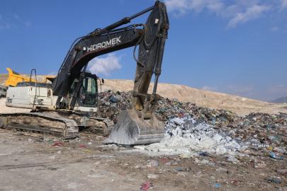 Van Gölü Toptancılar Sitesi’nde tarihi geçmiş 860 koli ayrana el konuldu
