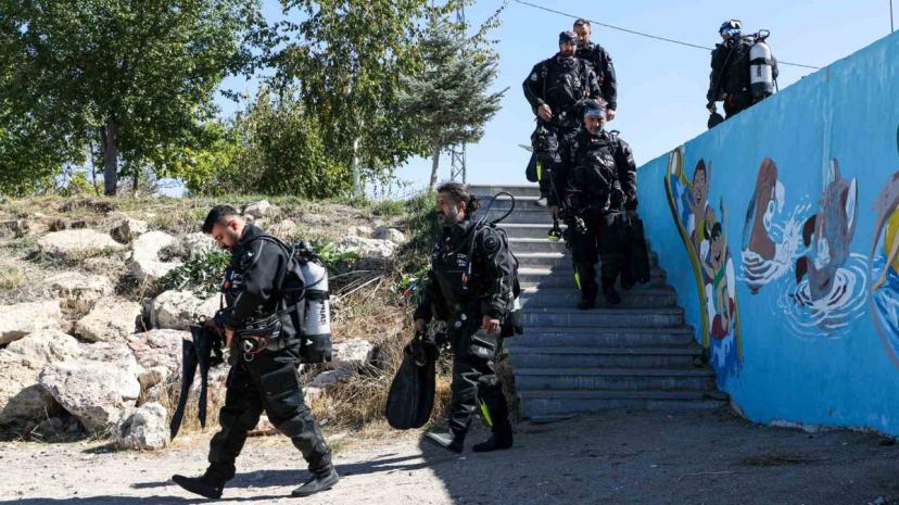 Van Gölü'ndeki vakalara 8 kişilik su altı kurtarma ekibi 7/24 müdahale ediyor