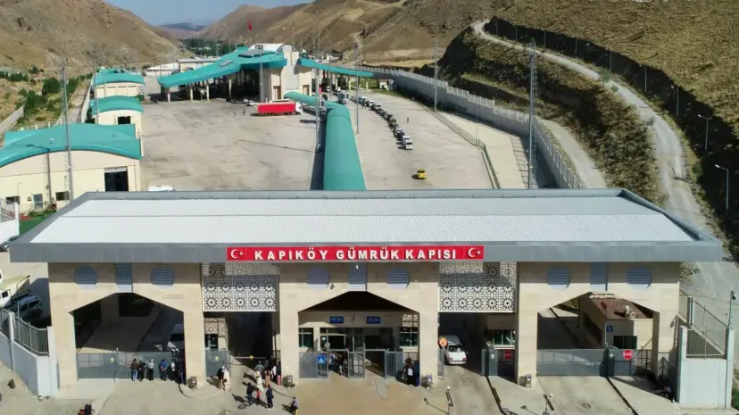 Van Kapıköy'den Türk TIR'ları İran'a geçmeye başladı, geçişler karşılıklı oldu