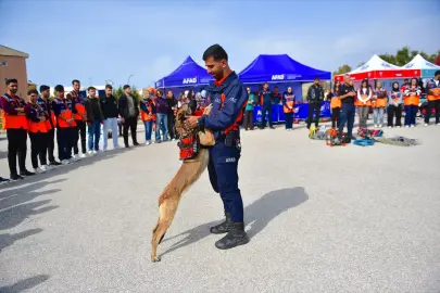 Van YYÜ'de 700 öğrenci AFAD gönüllüsü olarak arama kurtarma eğitimine başladı