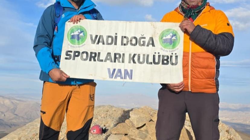 Van'da 3 bin 600 rakımlı İspiriz Dağı'na zirve tırmanışı