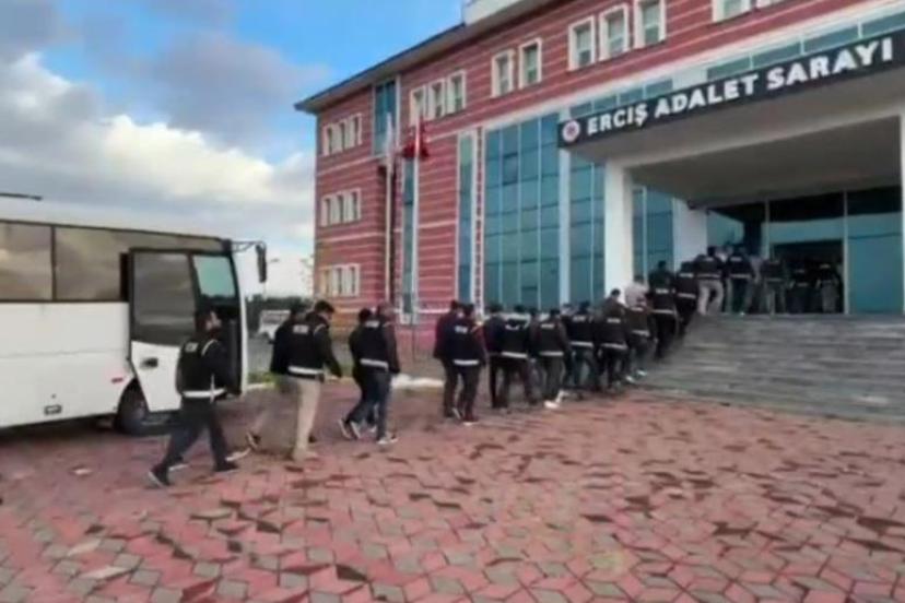 Van'da 37 adrese operasyon: 28 gözaltı