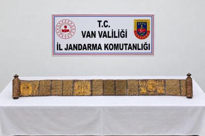 Van'da altın yaldız işlemeli Tevrat ele geçirildi